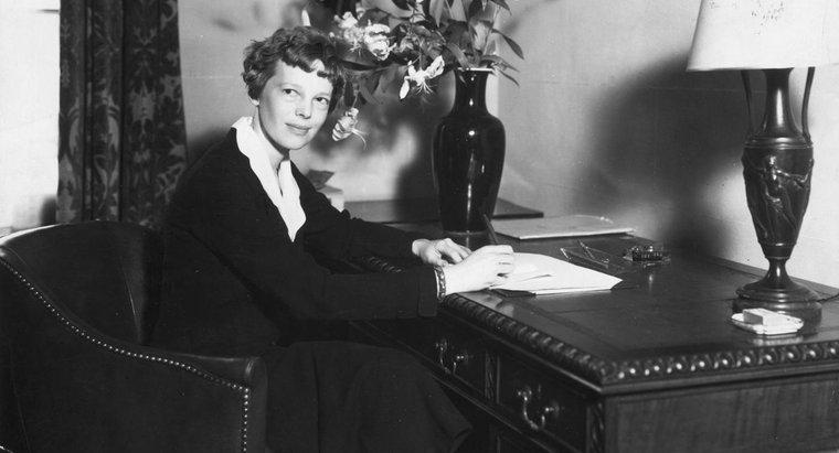 ¿Por qué es famosa Amelia Earhart?