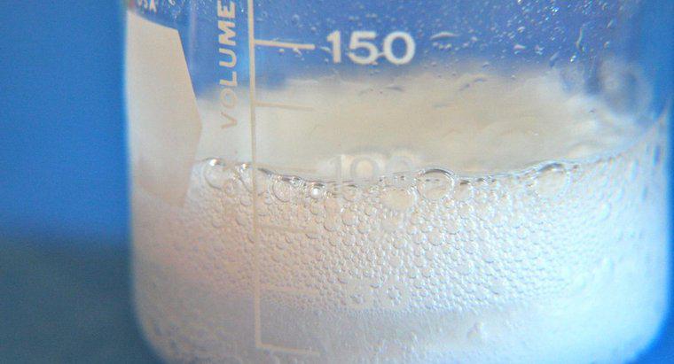 ¿El bicarbonato de sodio inducirá el vómito?