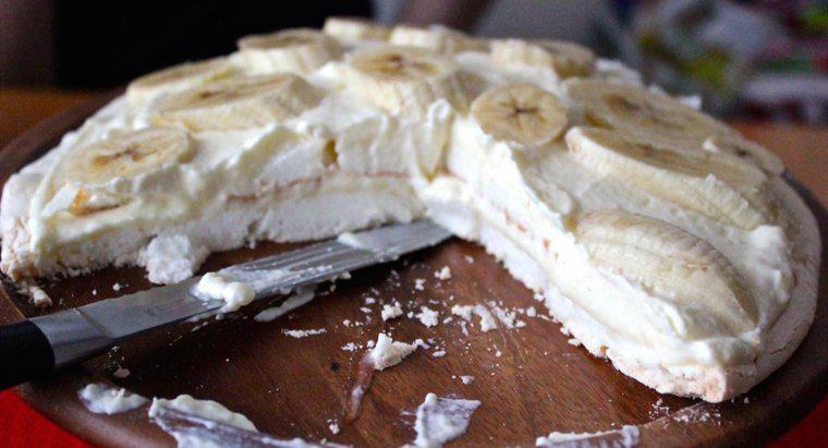 ¿Qué es una receta fácil para un pastel de pudín de plátano?