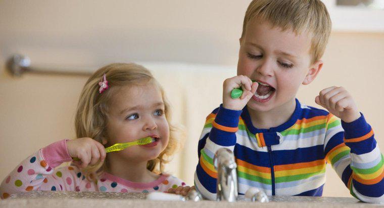 ¿Qué causa las encías oscuras en los niños?