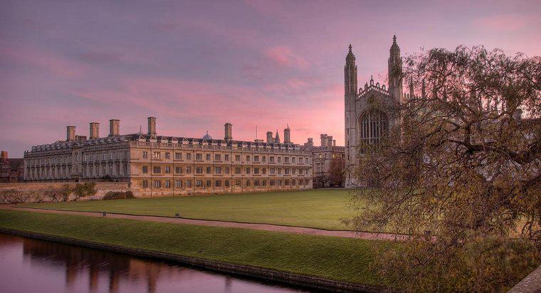 ¿Cuál es el código postal de Cambridge, U.K.?