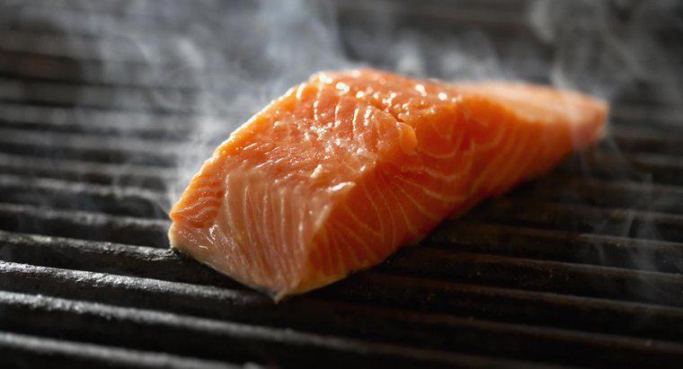 ¿Cómo sabes cuando el salmón está completamente cocido?