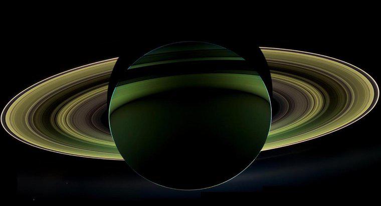 ¿Qué causa la división Cassini en los anillos de Saturno?