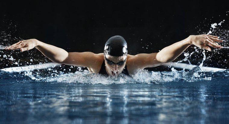 ¿Cómo se aplica el impulso a la natación?