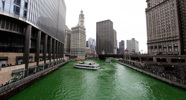 ¿Cuánto tinte se necesita para hacer que el río Chicago sea verde?