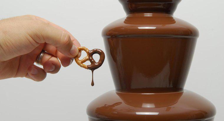 ¿Cuánto aceite pones en una fuente de chocolate?