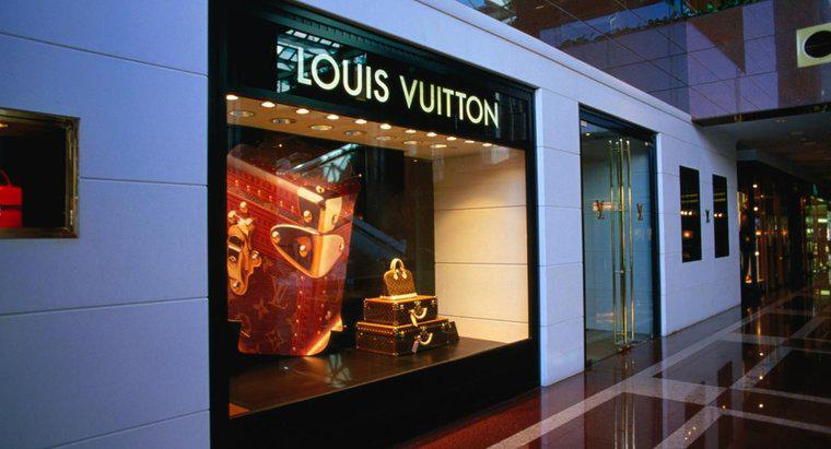 ¿Cómo se hizo famoso Louis Vuitton?