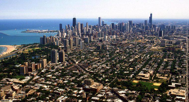 ¿Qué tan grande es Chicago en millas cuadradas?