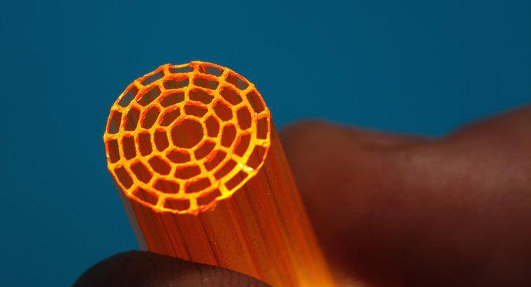 ¿De qué están hechas las fibras ópticas?
