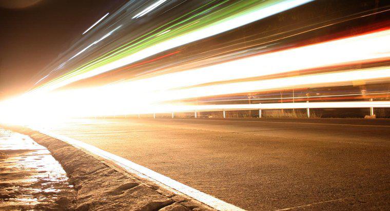 ¿Cuál es la velocidad de la luz en millas por segundo?