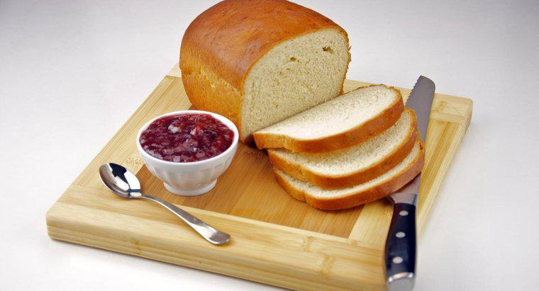 ¿Cuántas calorías hay en una rebanada de pan blanco?