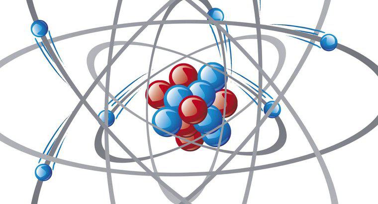 ¿En qué se convierte un átomo cuando gana o pierde un electrón?