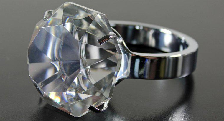 ¿Puedo limpiar mi anillo de diamante con vinagre?