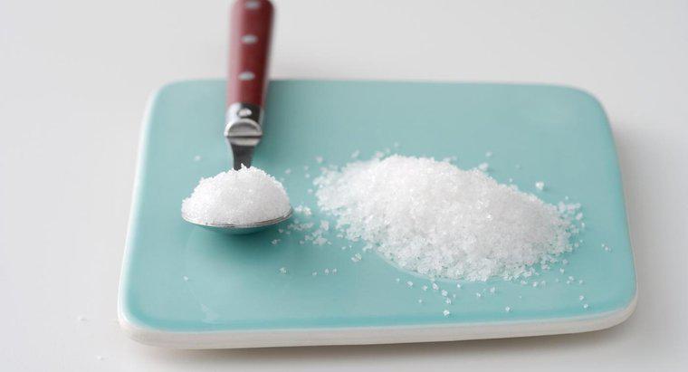 ¿Cómo se puede ablandar el azúcar blanco que se ha vuelto difícil?