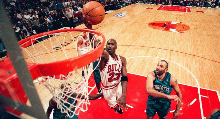 ¿Cuáles son algunas de las cartas más valiosas de Michael Jordan?