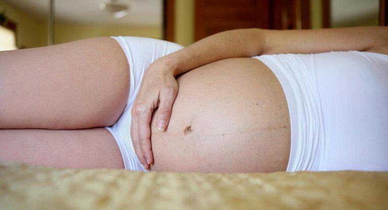 ¿Puede quedar embarazada justo antes de su período y aún tener su período a tiempo?