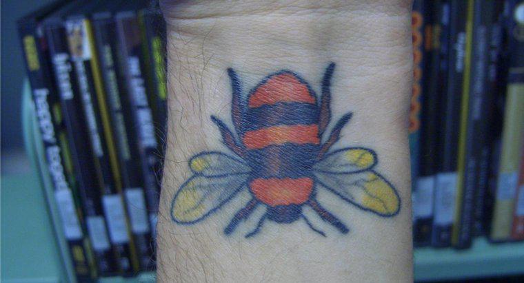 ¿Qué simbolizan los tatuajes de abeja?