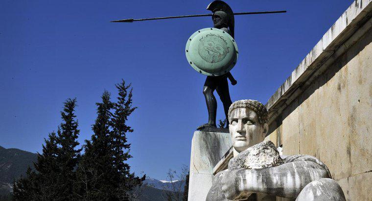 ¿Cuáles eran las similitudes entre Esparta y Atenas?
