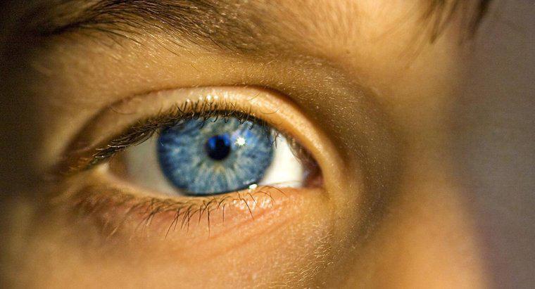 ¿Qué indica la visión ondulada en el ángulo del ojo?