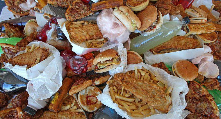 ¿Qué sucede cuando comes demasiada comida chatarra?