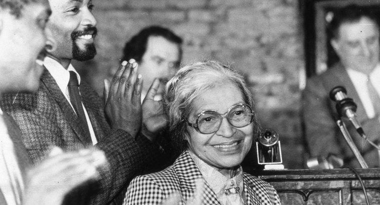 ¿Dónde fue Rosa Parks a la universidad?