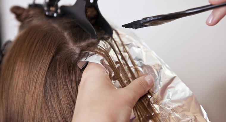 ¿Se debe lavar el cabello antes de la aplicación del tinte?
