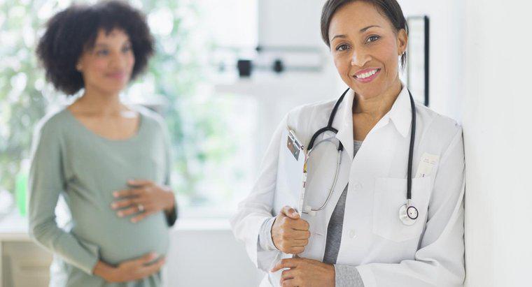 ¿Cómo se llama el doctor de una mujer embarazada?