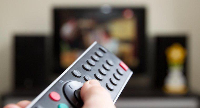 ¿Cómo se programan los códigos de TV en un control remoto de la red del plato?