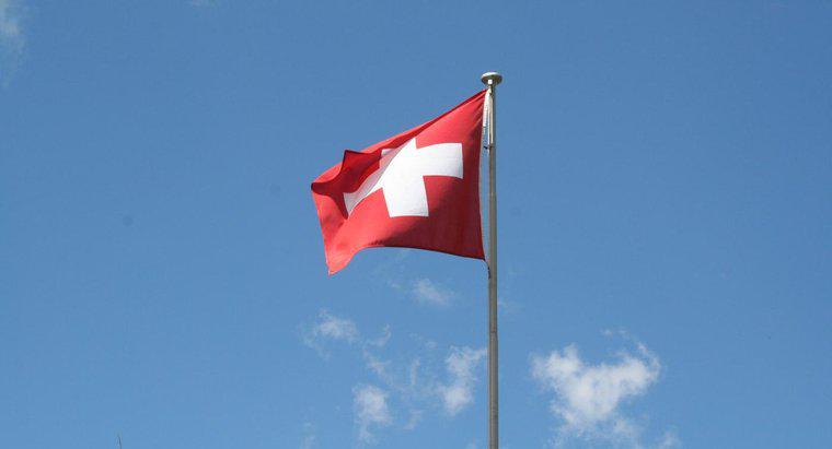 ¿Qué cinco países limitan con Suiza?