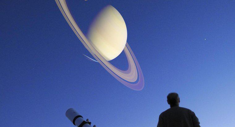 ¿Cuánto pesa Saturno en libras?
