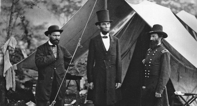 ¿Por qué Abraham Lincoln llevaba un sombrero alto?