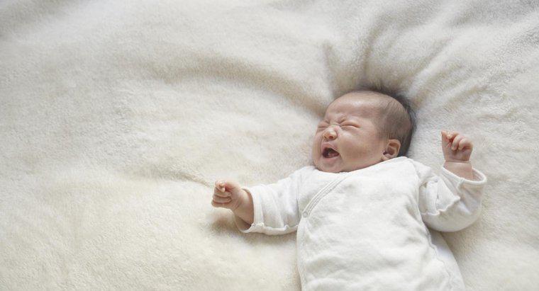 ¿Por qué los bebés lloran mientras duermen?