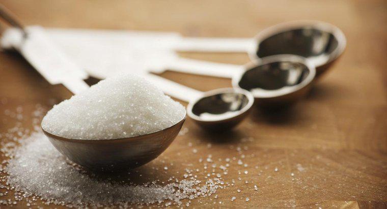 ¿Cuántos carbohidratos hay en una cucharada de azúcar?