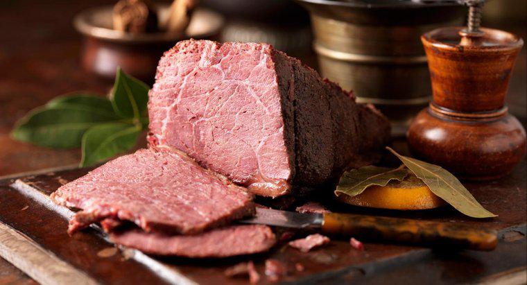 ¿Qué es una receta para una salmuera de carne asada?