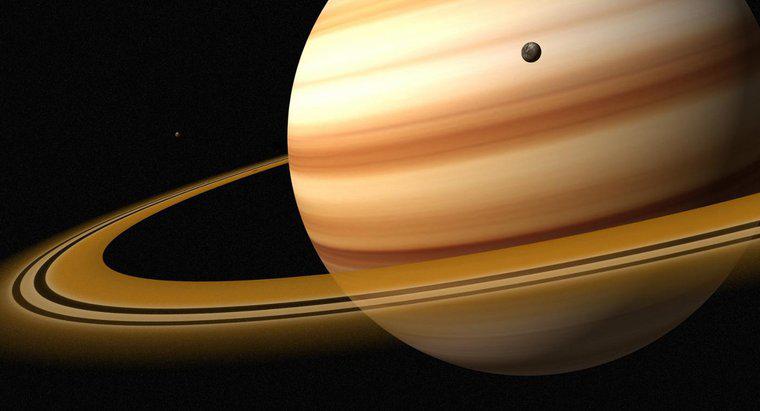 ¿Cuánto pesaría una persona de 100 libras en Saturno?