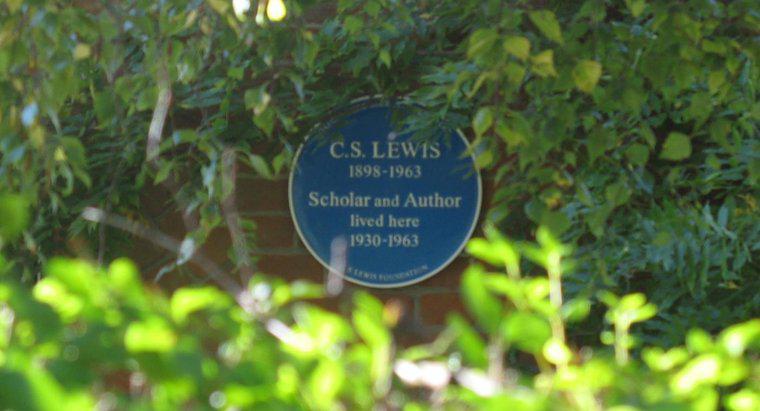 ¿Cuántos libros ha escrito S. Lewis?