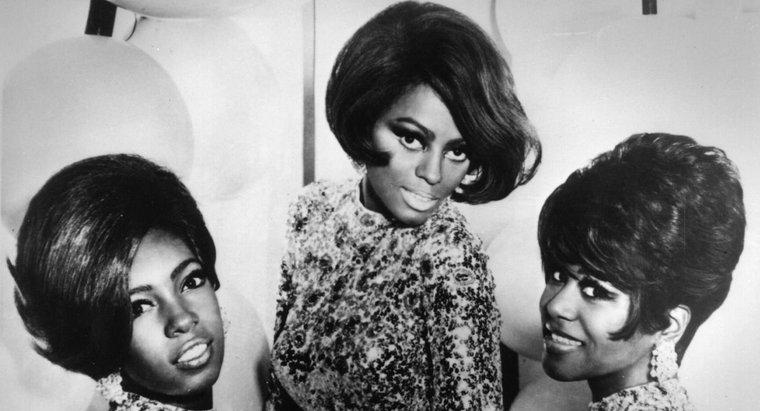 ¿Qué eran los peinados populares en la década de 1960?