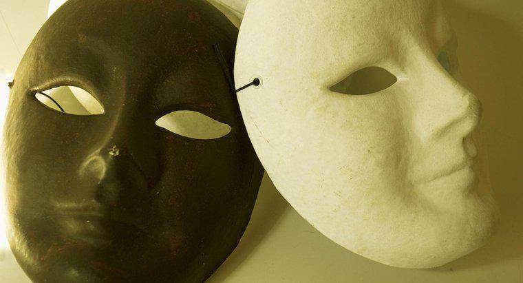 ¿Por qué los actores griegos antiguos usaban máscaras?