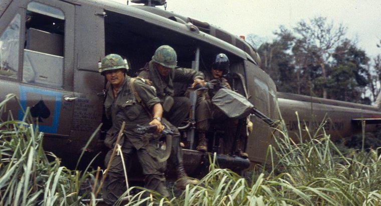 ¿Cuáles son algunos de los pros y los contras de la guerra de Vietnam?