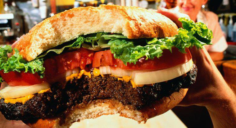 ¿Qué hamburguesa de comida rápida tiene más calorías?