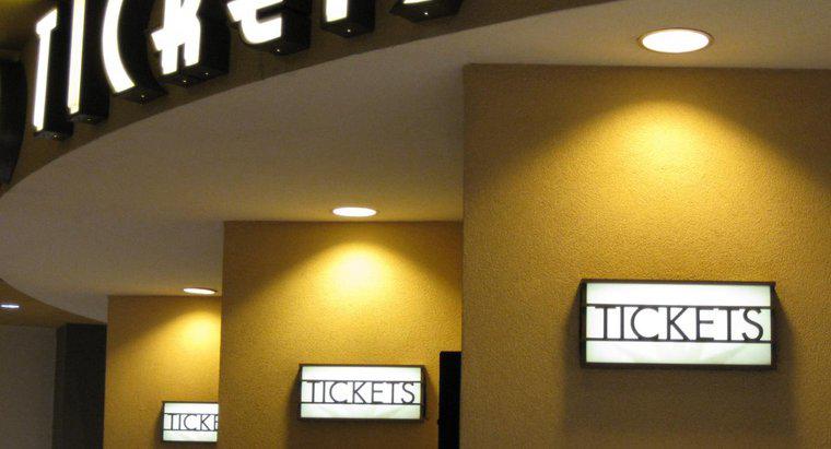 ¿La AARP ofrece entradas de películas con descuento en los cines Regal?