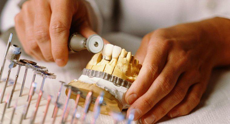 ¿Qué son las dentaduras parciales de los dientes frontales?