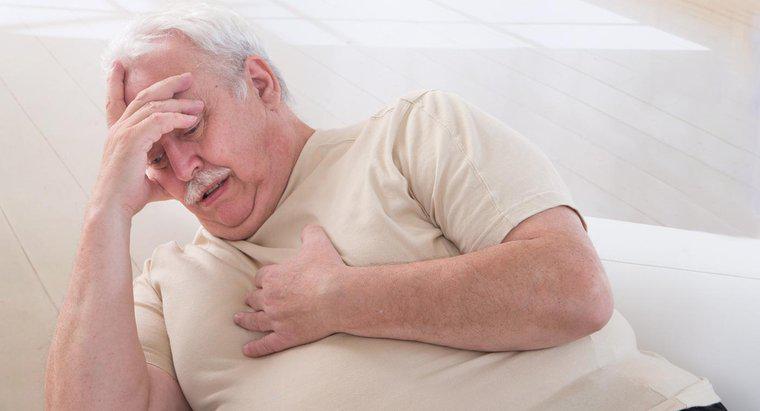 ¿Cuáles son los síntomas de un ataque al corazón en los hombres?