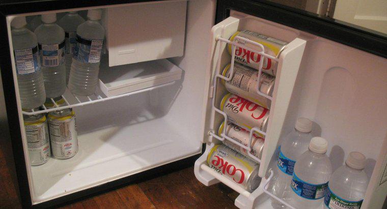 ¿Cuántos vatios utiliza un mini refrigerador?