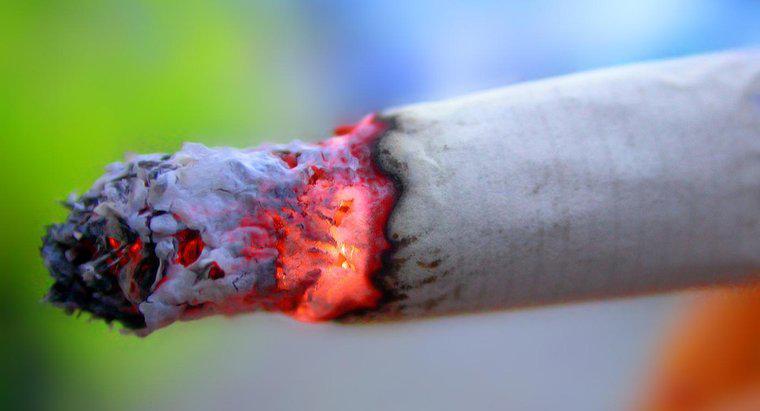 ¿Cómo deshacerse de las marcas de quemado de cigarrillos en la tela?