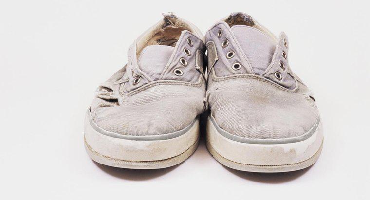 ¿Cómo se limpian los zapatos de lona blancos?