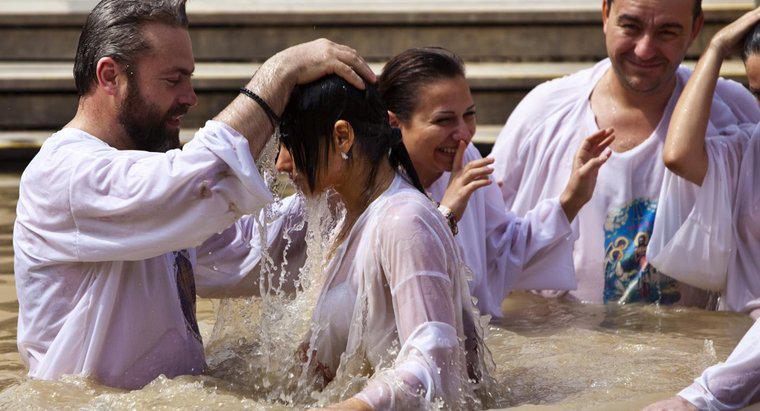 ¿Qué es un bautismo de adultos?