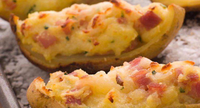 ¿Qué es una receta para papas con queso hechas con velveeta?