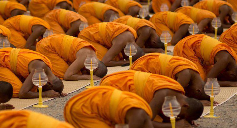¿Por qué los budistas usan túnicas naranjas?