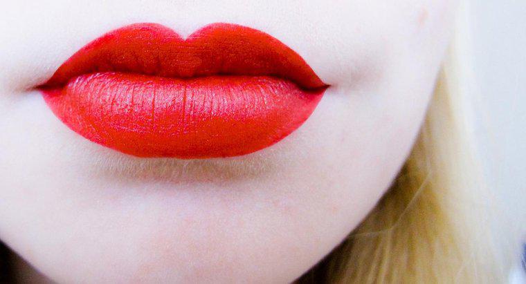 ¿Cuál es la mejor sombra de lápiz labial rojo para pieles claras?